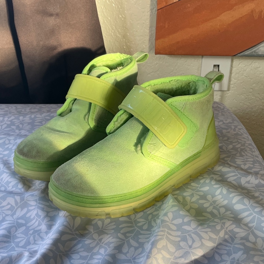 Ugg Womens Neumel Clear Boot Size 8 Parakeet Green Suede Strap Chukka Bootie